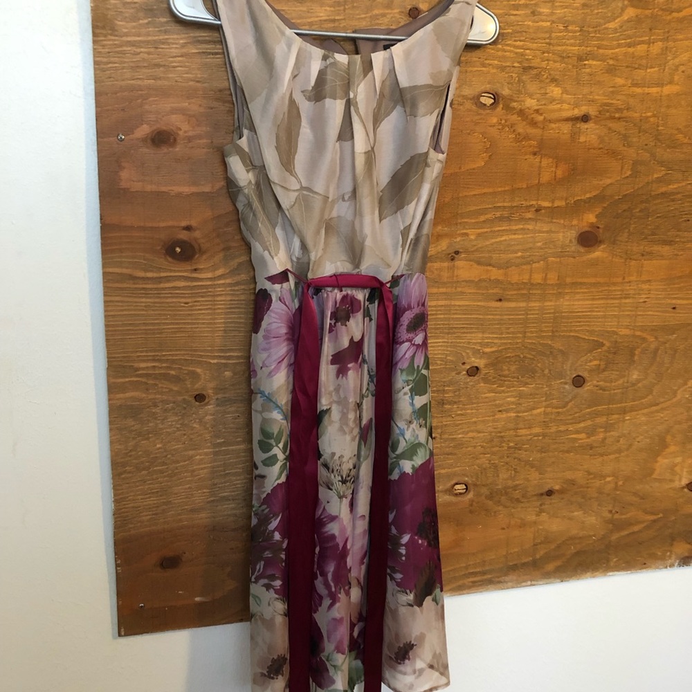 Women’s Floral Dress 6 Knee Length Purple and Pink